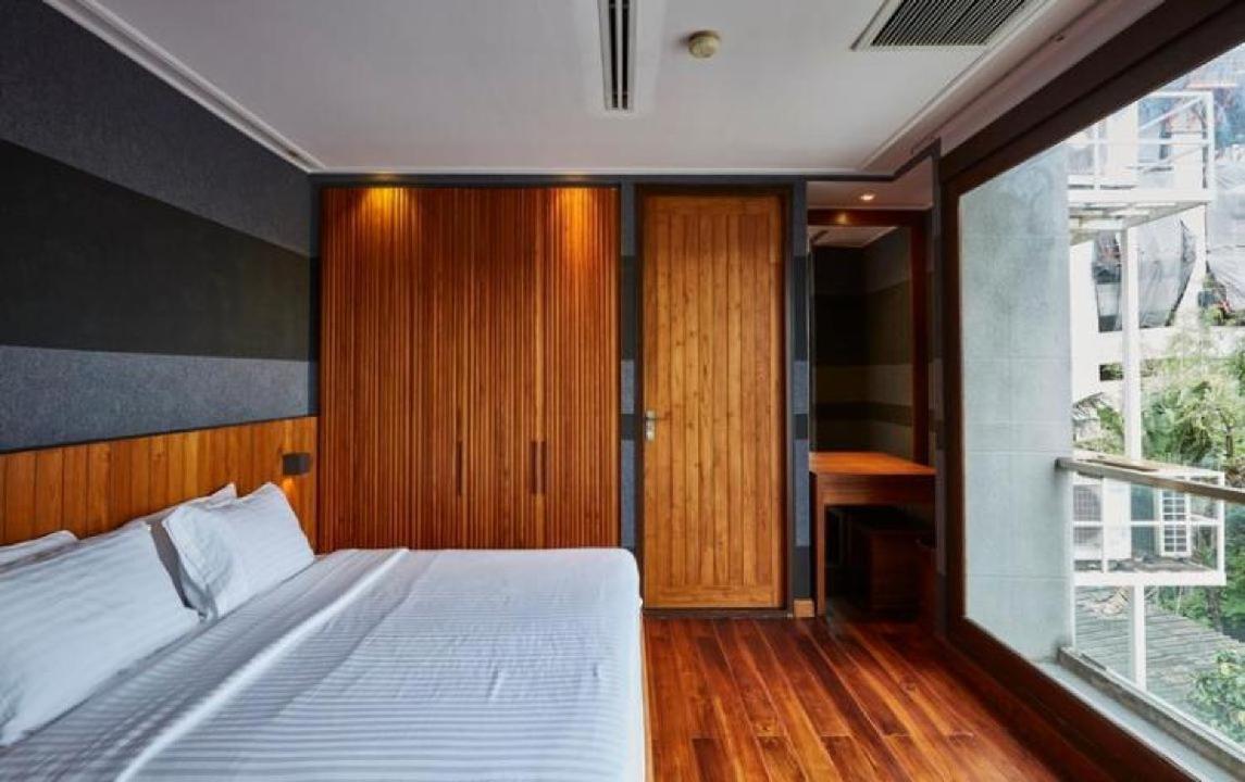 Luxx Langsuan - Sha 4*