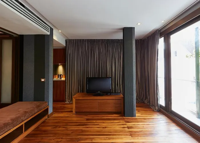 Luxx Langsuan Hotel - Sha Plus