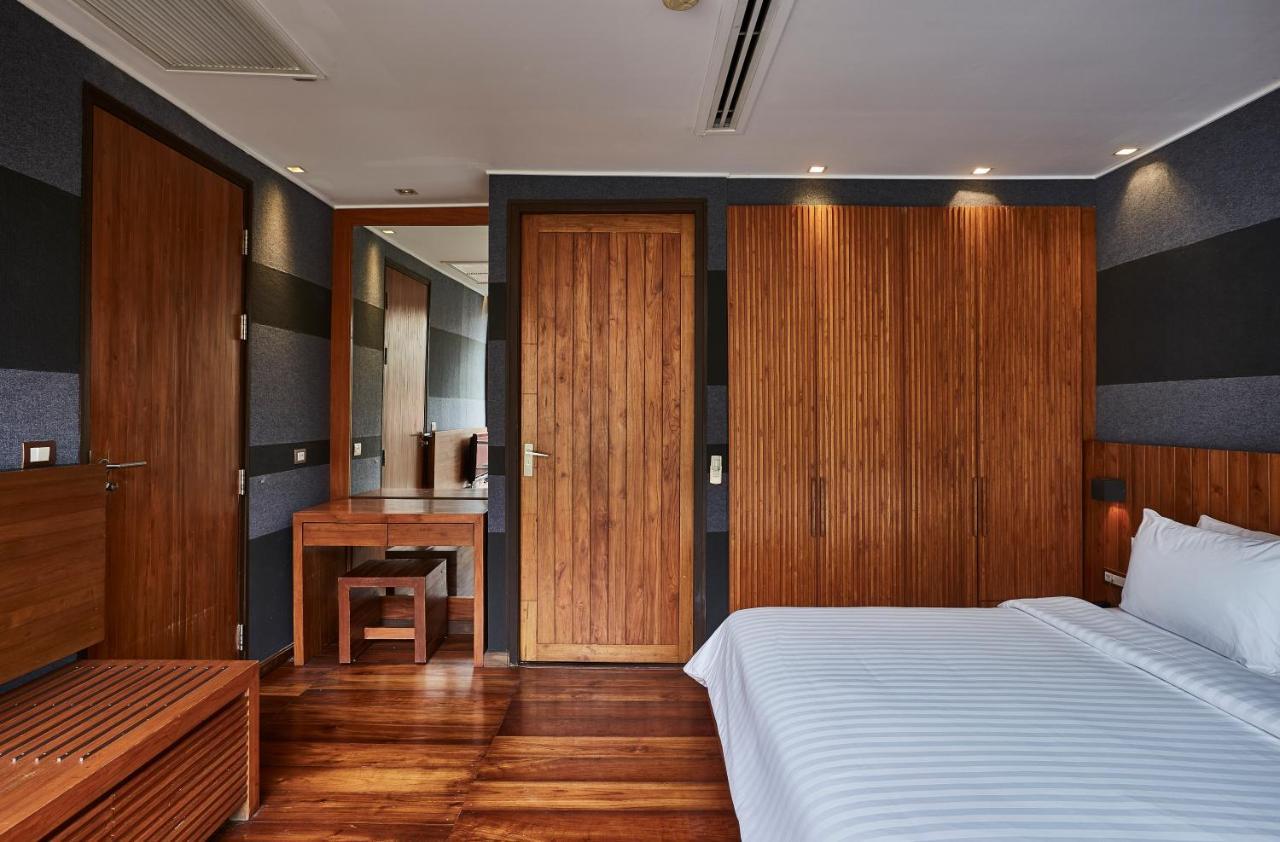 Luxx Langsuan Hotel 4*